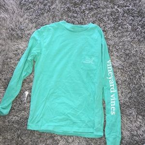 Vineyard vines long sleeve (Men’s size)